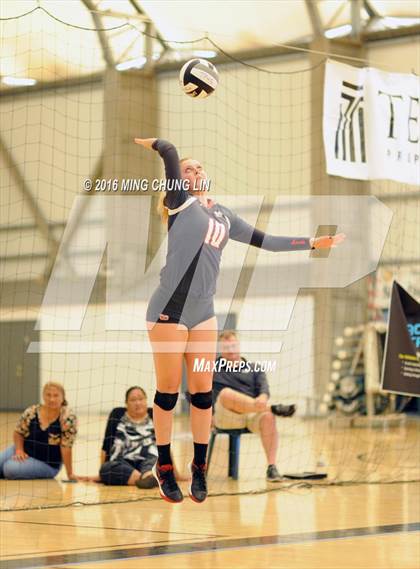 Thumbnail 2 in Santa Margarita vs. Mater Dei (Nike California Challenge Tournament) photogallery.