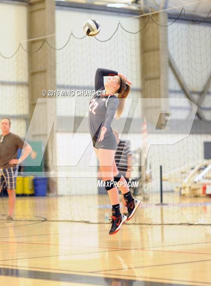 Thumbnail 3 in Santa Margarita vs. Mater Dei (Nike California Challenge Tournament) photogallery.