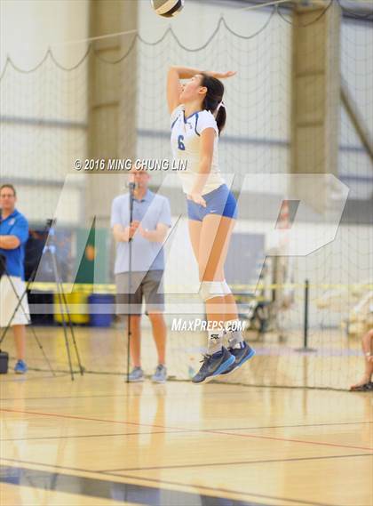Thumbnail 2 in Santa Margarita vs. Mater Dei (Nike California Challenge Tournament) photogallery.