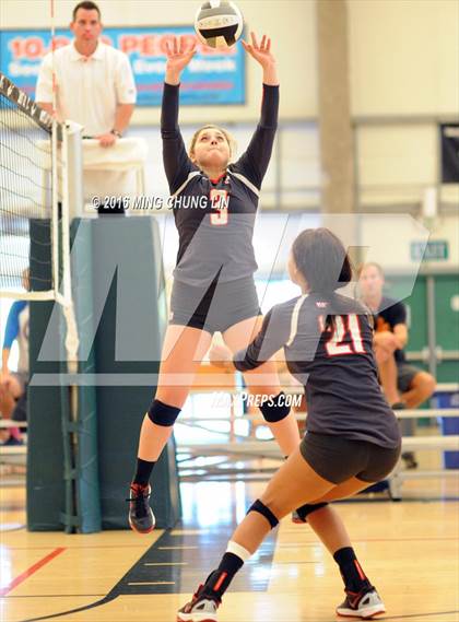 Thumbnail 3 in Santa Margarita vs. Mater Dei (Nike California Challenge Tournament) photogallery.