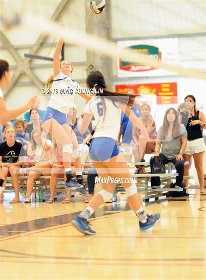 Thumbnail 2 in Santa Margarita vs. Mater Dei (Nike California Challenge Tournament) photogallery.