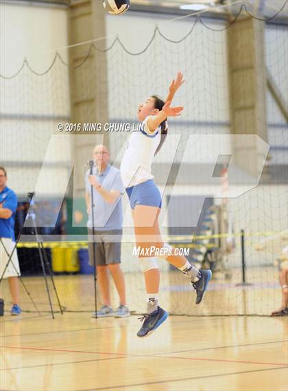 Thumbnail 2 in Santa Margarita vs. Mater Dei (Nike California Challenge Tournament) photogallery.