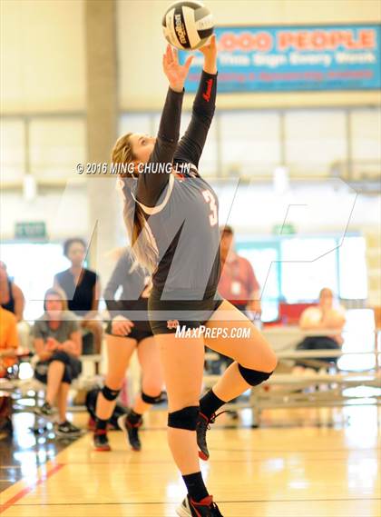 Thumbnail 1 in Santa Margarita vs. Mater Dei (Nike California Challenge Tournament) photogallery.