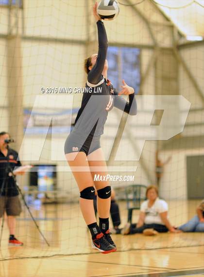 Thumbnail 2 in Santa Margarita vs. Mater Dei (Nike California Challenge Tournament) photogallery.