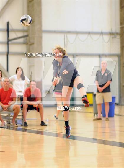 Thumbnail 2 in Santa Margarita vs. Mater Dei (Nike California Challenge Tournament) photogallery.