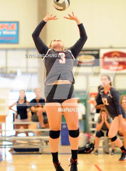 Thumbnail 3 in Santa Margarita vs. Mater Dei (Nike California Challenge Tournament) photogallery.