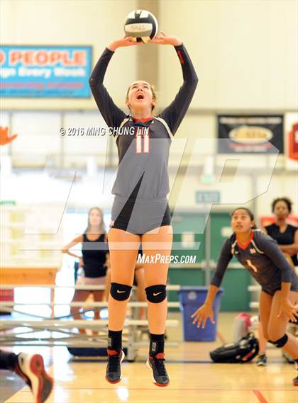 Thumbnail 2 in Santa Margarita vs. Mater Dei (Nike California Challenge Tournament) photogallery.