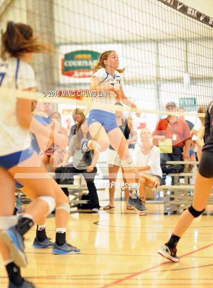 Thumbnail 1 in Santa Margarita vs. Mater Dei (Nike California Challenge Tournament) photogallery.