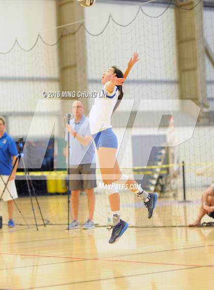 Thumbnail 2 in Santa Margarita vs. Mater Dei (Nike California Challenge Tournament) photogallery.