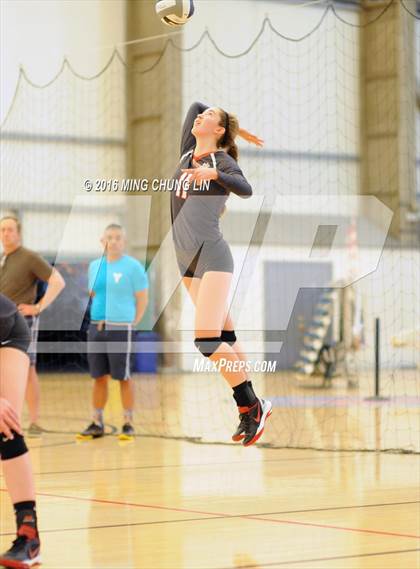 Thumbnail 1 in Santa Margarita vs. Mater Dei (Nike California Challenge Tournament) photogallery.