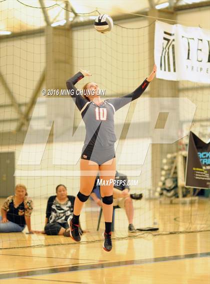 Thumbnail 2 in Santa Margarita vs. Mater Dei (Nike California Challenge Tournament) photogallery.
