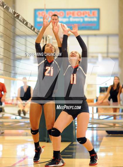 Thumbnail 2 in Santa Margarita vs. Mater Dei (Nike California Challenge Tournament) photogallery.