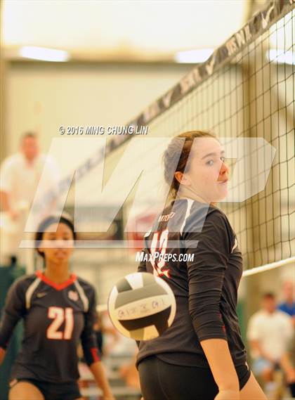 Thumbnail 3 in Santa Margarita vs. Mater Dei (Nike California Challenge Tournament) photogallery.