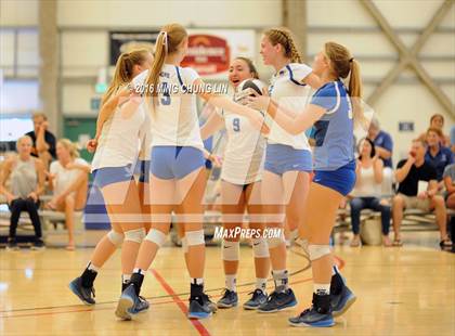 Thumbnail 2 in Santa Margarita vs. Mater Dei (Nike California Challenge Tournament) photogallery.