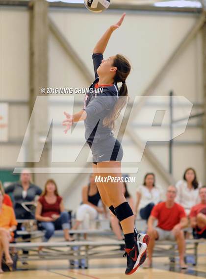 Thumbnail 2 in Santa Margarita vs. Mater Dei (Nike California Challenge Tournament) photogallery.