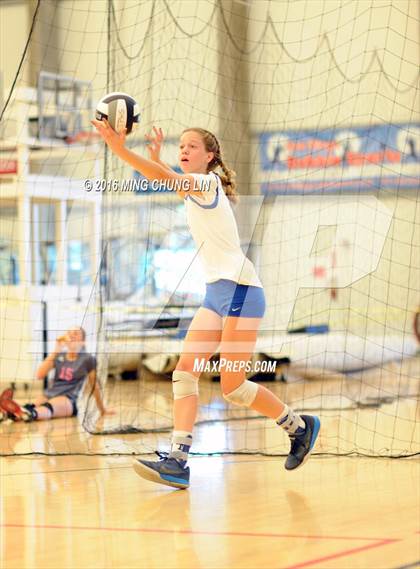Thumbnail 3 in Santa Margarita vs. Mater Dei (Nike California Challenge Tournament) photogallery.