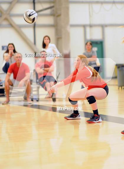 Thumbnail 2 in Santa Margarita vs. Mater Dei (Nike California Challenge Tournament) photogallery.
