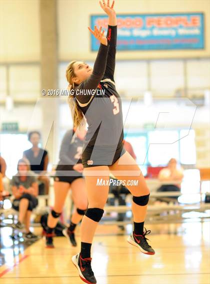 Thumbnail 2 in Santa Margarita vs. Mater Dei (Nike California Challenge Tournament) photogallery.