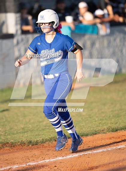 Thumbnail 3 in West Laurens vs Houston County photogallery.