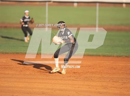 Thumbnail 3 in West Laurens vs Houston County photogallery.