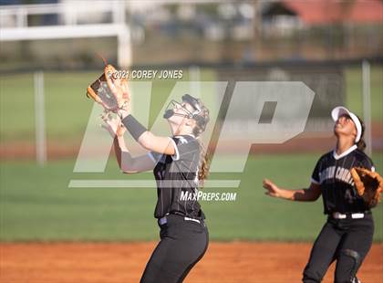 Thumbnail 3 in West Laurens vs Houston County photogallery.