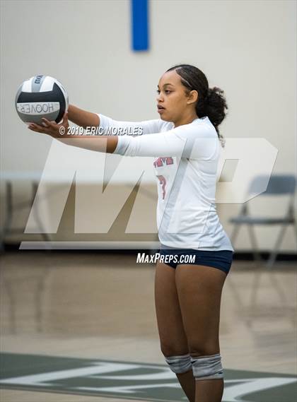 Thumbnail 1 in San Joaquin Memorial vs Hanford (Patriot Varsity Tournament) photogallery.