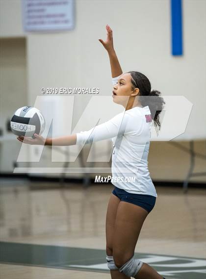 Thumbnail 2 in San Joaquin Memorial vs Hanford (Patriot Varsity Tournament) photogallery.