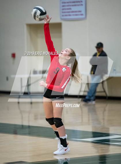 Thumbnail 2 in San Joaquin Memorial vs Hanford (Patriot Varsity Tournament) photogallery.