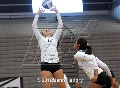 Thumbnail 1 in Archbishop Mitty vs. Xavier College Prep (Durango Fall Classic) photogallery.