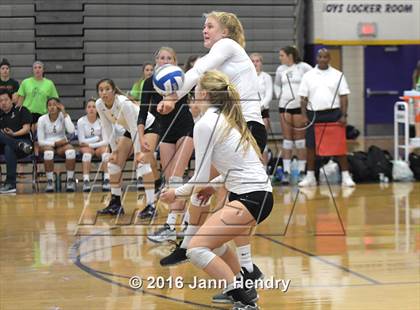 Thumbnail 1 in Archbishop Mitty vs. Xavier College Prep (Durango Fall Classic) photogallery.