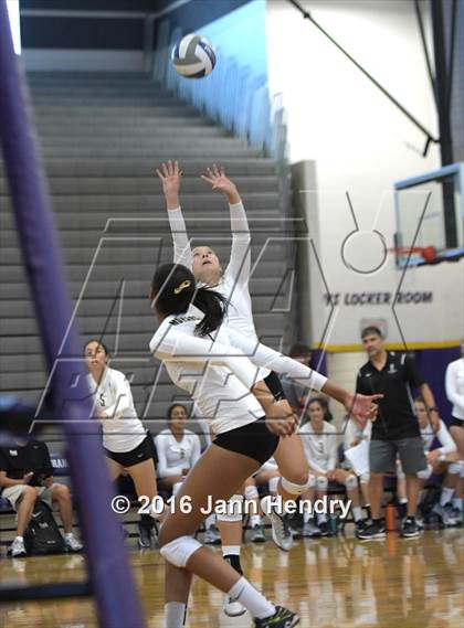 Thumbnail 1 in Archbishop Mitty vs. Xavier College Prep (Durango Fall Classic) photogallery.