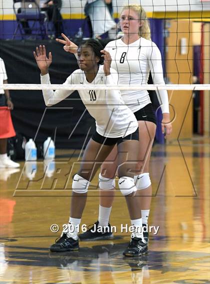 Thumbnail 3 in Archbishop Mitty vs. Xavier College Prep (Durango Fall Classic) photogallery.
