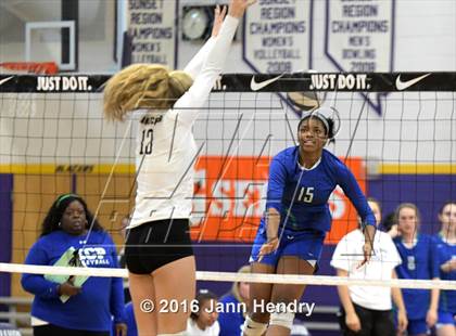 Thumbnail 3 in Archbishop Mitty vs. Xavier College Prep (Durango Fall Classic) photogallery.