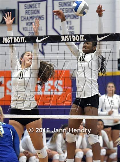 Thumbnail 1 in Archbishop Mitty vs. Xavier College Prep (Durango Fall Classic) photogallery.