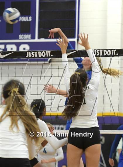 Thumbnail 3 in Archbishop Mitty vs. Xavier College Prep (Durango Fall Classic) photogallery.