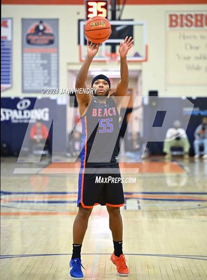 Thumbnail 1 in Redondo Union vs. Rainier Beach (Tarkanian Classic) photogallery.