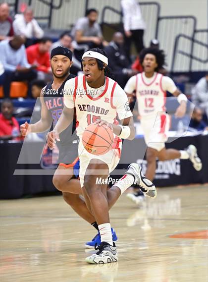 Thumbnail 3 in Redondo Union vs. Rainier Beach (Tarkanian Classic) photogallery.