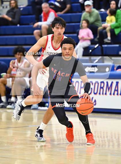 Thumbnail 2 in Redondo Union vs. Rainier Beach (Tarkanian Classic) photogallery.