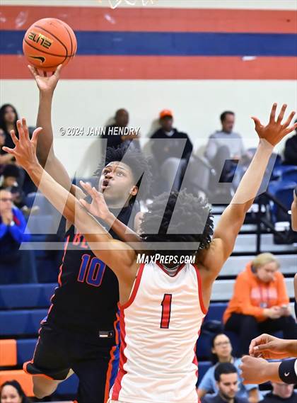 Thumbnail 1 in Redondo Union vs. Rainier Beach (Tarkanian Classic) photogallery.