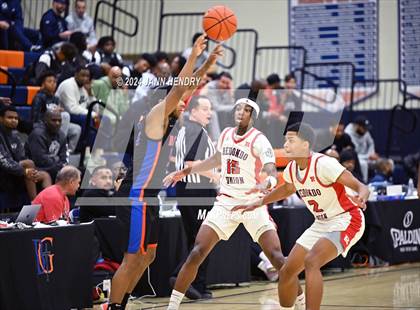 Thumbnail 2 in Redondo Union vs. Rainier Beach (Tarkanian Classic) photogallery.