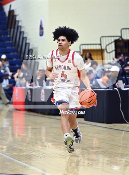Thumbnail 1 in Redondo Union vs. Rainier Beach (Tarkanian Classic) photogallery.