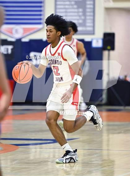 Thumbnail 3 in Redondo Union vs. Rainier Beach (Tarkanian Classic) photogallery.