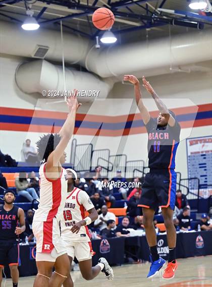 Thumbnail 2 in Redondo Union vs. Rainier Beach (Tarkanian Classic) photogallery.