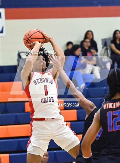Thumbnail 3 in Redondo Union vs. Rainier Beach (Tarkanian Classic) photogallery.