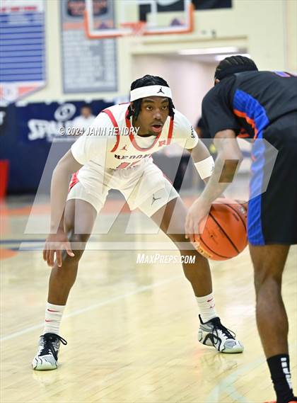 Thumbnail 2 in Redondo Union vs. Rainier Beach (Tarkanian Classic) photogallery.