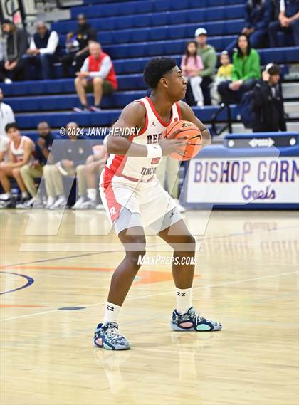 Thumbnail 3 in Redondo Union vs. Rainier Beach (Tarkanian Classic) photogallery.