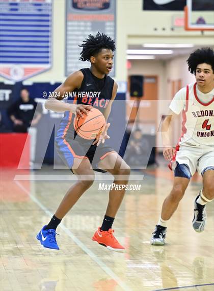 Thumbnail 3 in Redondo Union vs. Rainier Beach (Tarkanian Classic) photogallery.