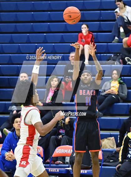 Thumbnail 2 in Redondo Union vs. Rainier Beach (Tarkanian Classic) photogallery.