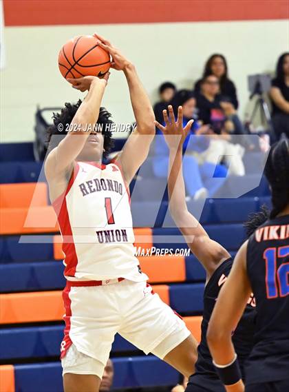 Thumbnail 1 in Redondo Union vs. Rainier Beach (Tarkanian Classic) photogallery.