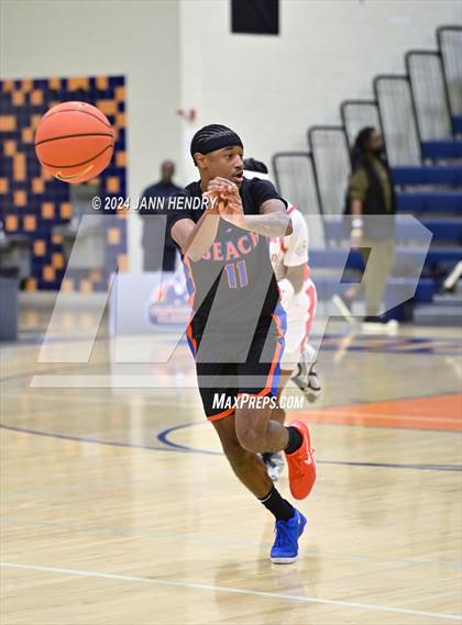 Thumbnail 2 in Redondo Union vs. Rainier Beach (Tarkanian Classic) photogallery.